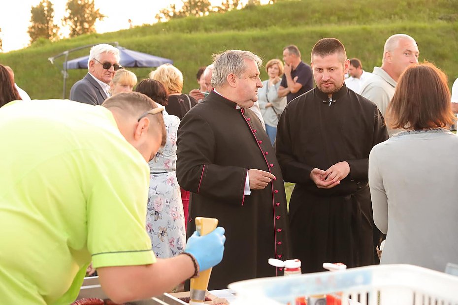 Kardyna Nycz powici budow nowego kocioa dla Chrzanowa (GALERIA ZDJ)