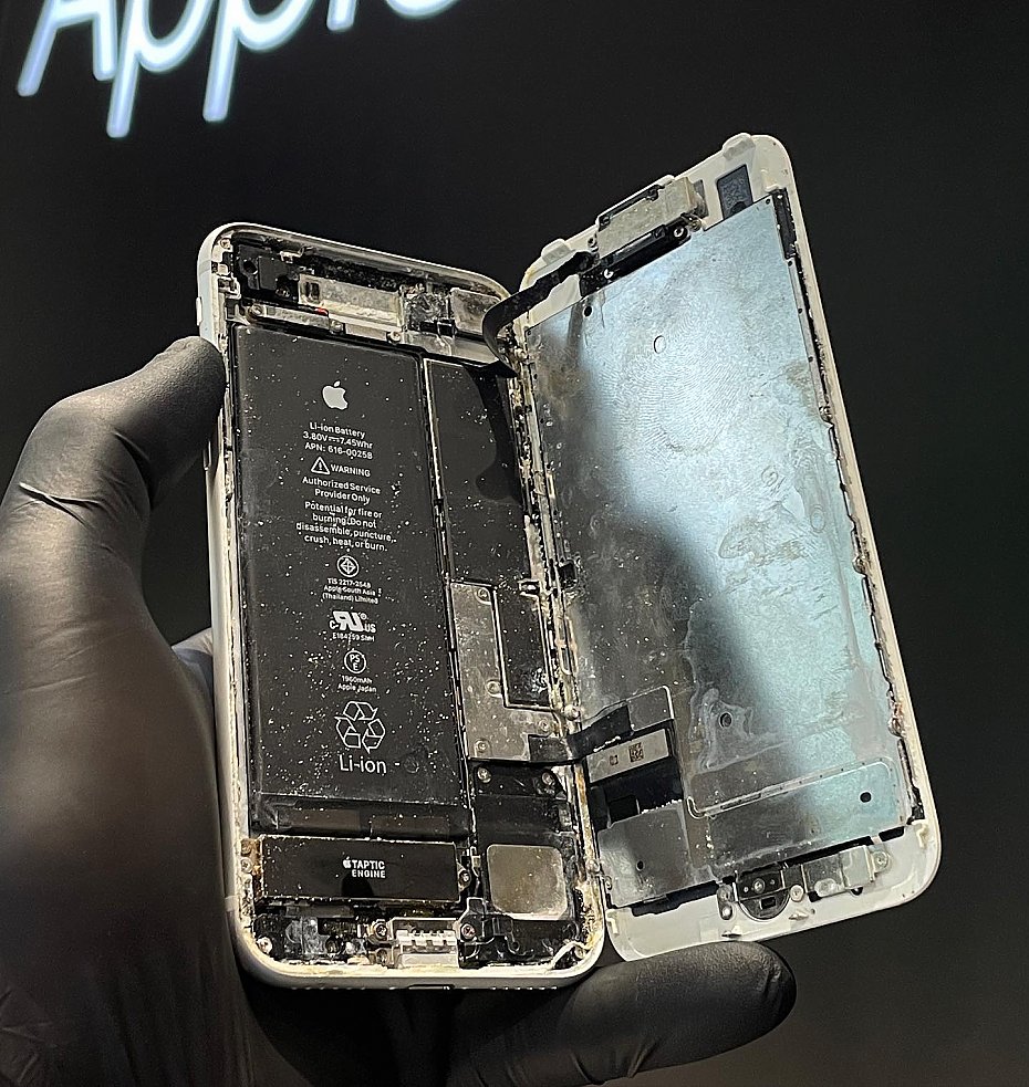 Zbita szybka lub brak ³adowania - czy naprawa iPhone jest problematyczna?