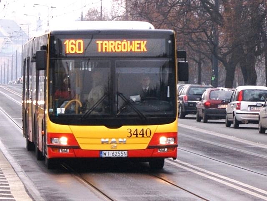 Autobus-widmo kursuje przez pó³ Warszawy. Odje¿d¿a co pó³ godziny