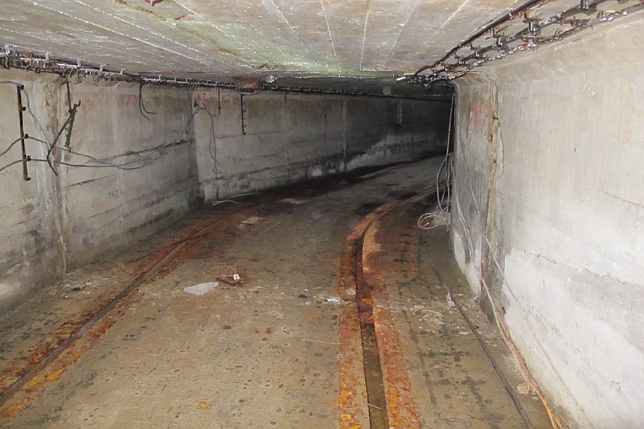 Tajemniczy 84-metrowy tunel na Woli. Drogowcy zalej go betonem