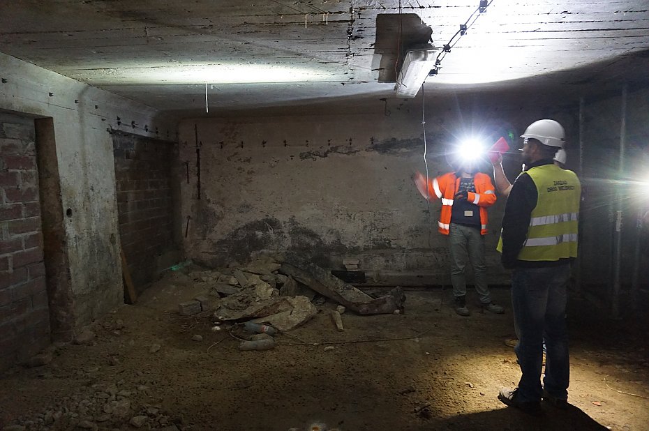 Tajemniczy 84-metrowy tunel na Woli. Drogowcy zalej go betonem