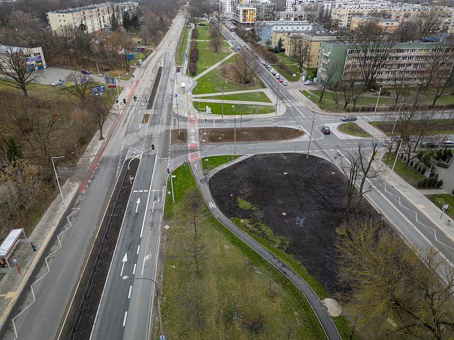 Koniec przebudowy Marywilskiej. "Zapomnieli o miejscach do parkowania"