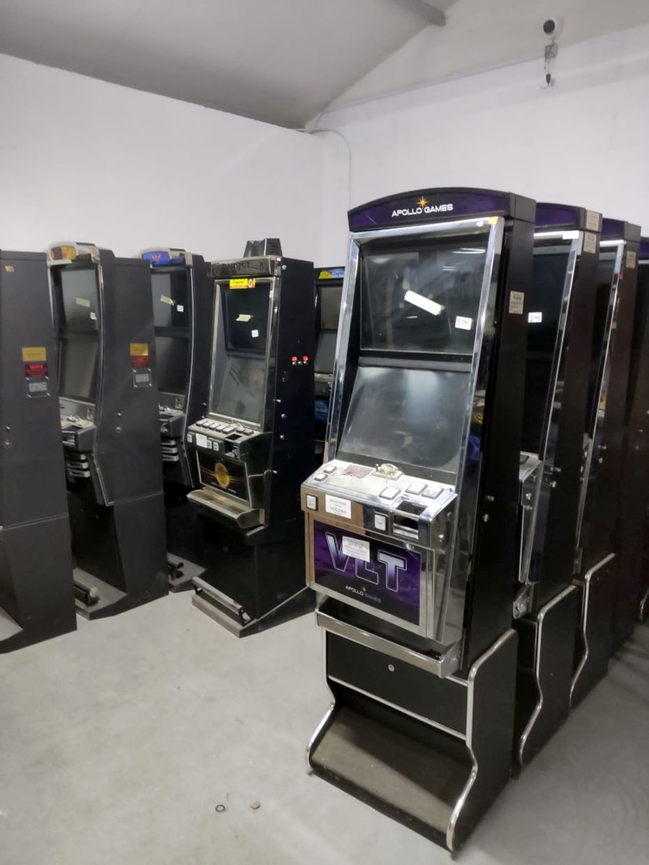 Nielegalny hazard pod Warszaw. Skonfiskowano 71 automatw