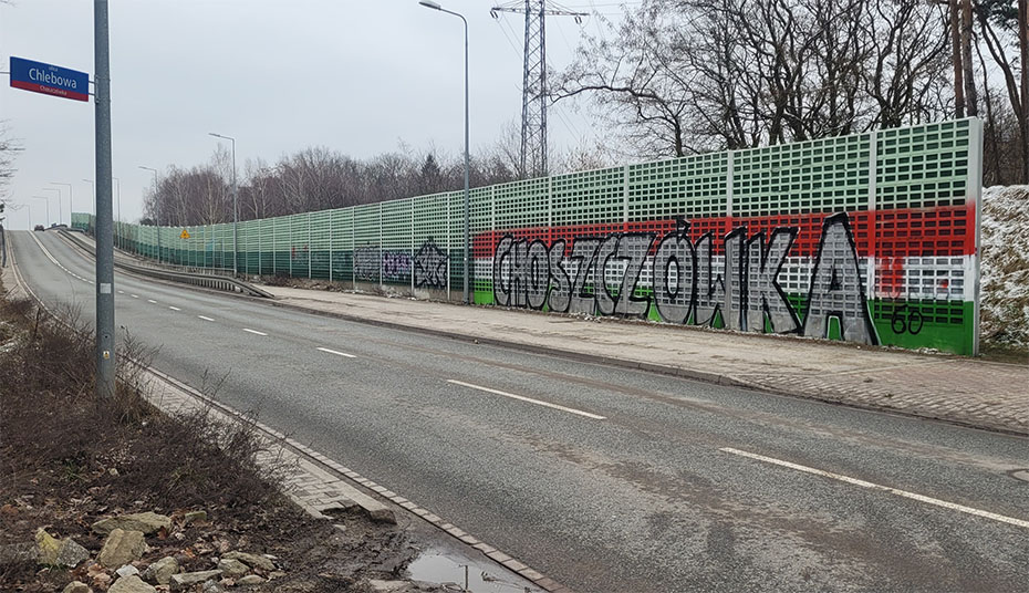 Ostatnie tygodnie napisu "Choszczwka"? Radny wywalczy umycie ekranw