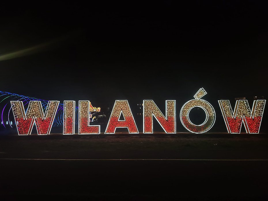 Warszawa pokochaa neony. Czas na Targwek?