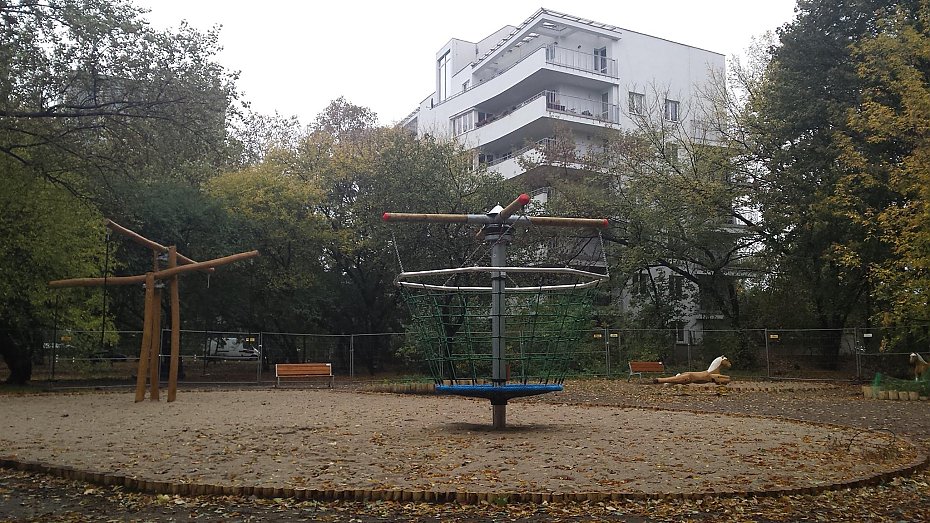 Popularny plac zabaw zostanie ogrodzony dziki projektowi Tadeusza Mllera?