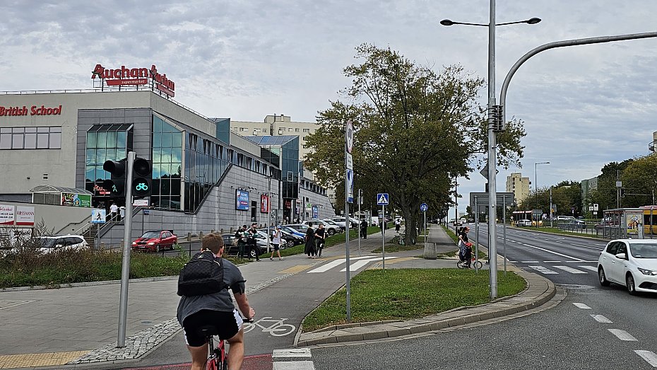 Piesi kontra rowerzyci na Broniewskiego. Bdzie bezpieczniej?