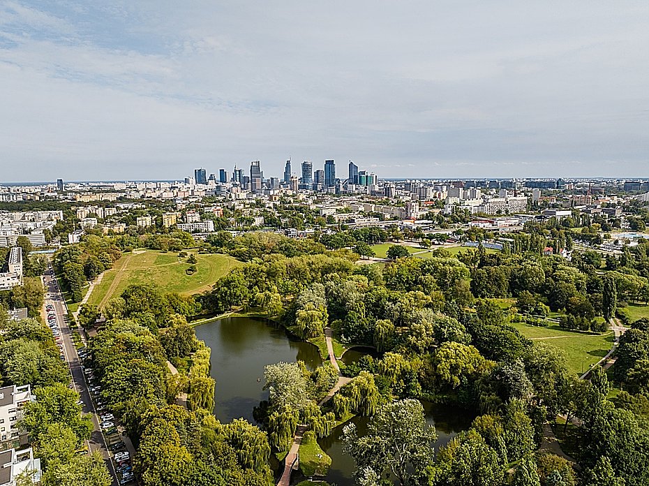 alt='Warszawa w pierwszej dziesitce najbardziej zadrzewionych europejskich stolic'