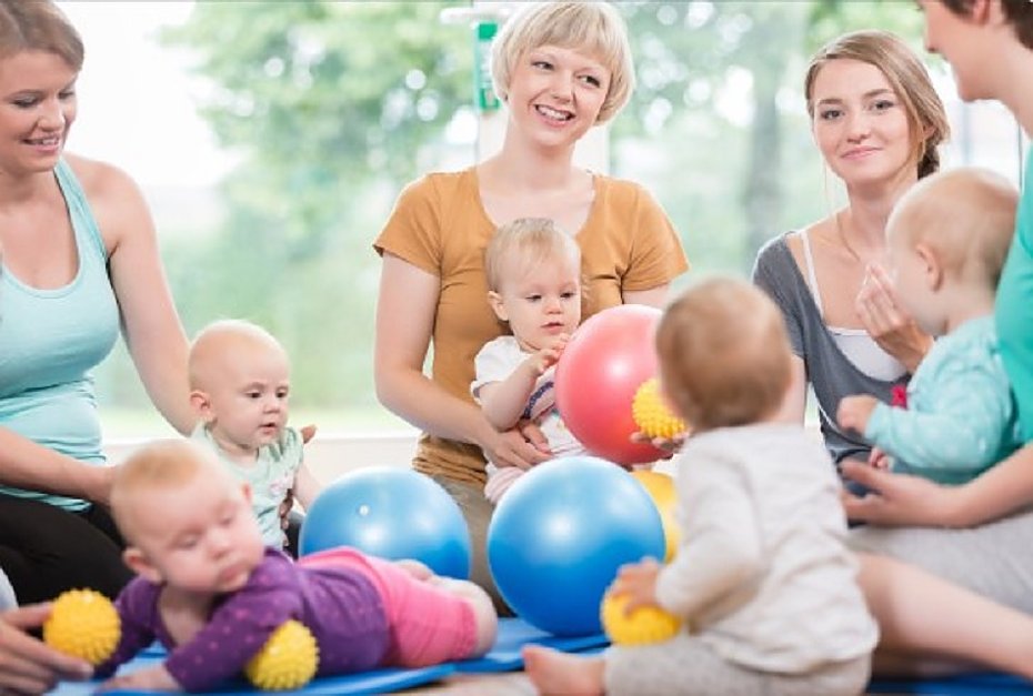 alt='Bezpatne zajcia umuzykalniajce dla opiekunw z dziemi, inspirowane teatrem kamishibai'