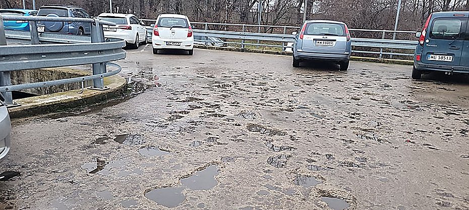 alt='Katastrofalny stan parkingu przy przychodni na Milenijnej'