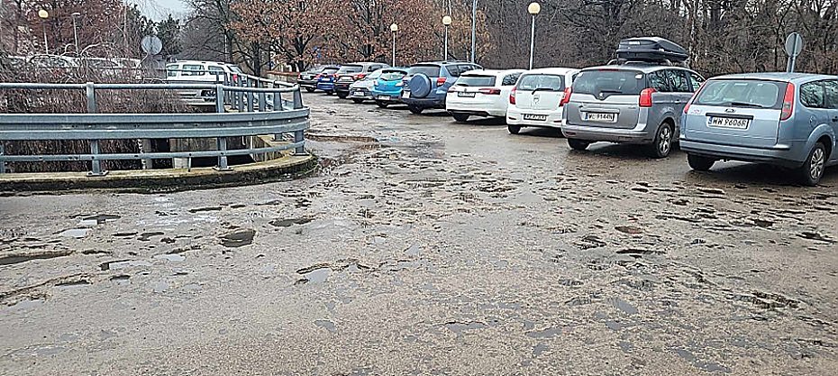 Katastrofalny stan parkingu przy przychodni na Milenijnej