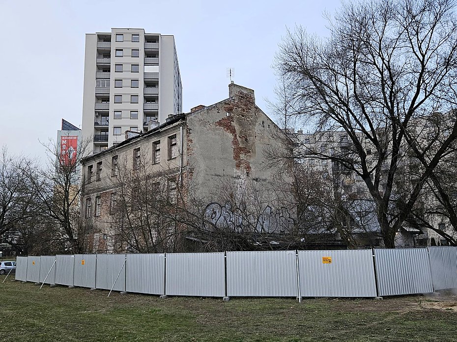 alt='Rudera przy Modliskiej do wyburzenia. Tak si marnuje pienidze podatnikw'