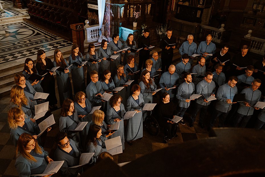 alt='Niezwyky koncert przed widermajerem'
