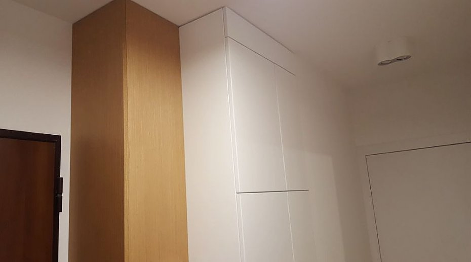 Szafa na wymiar do przedpokoju - jak zaprojektowa maksymaln pojemno na maej przestrzeni?