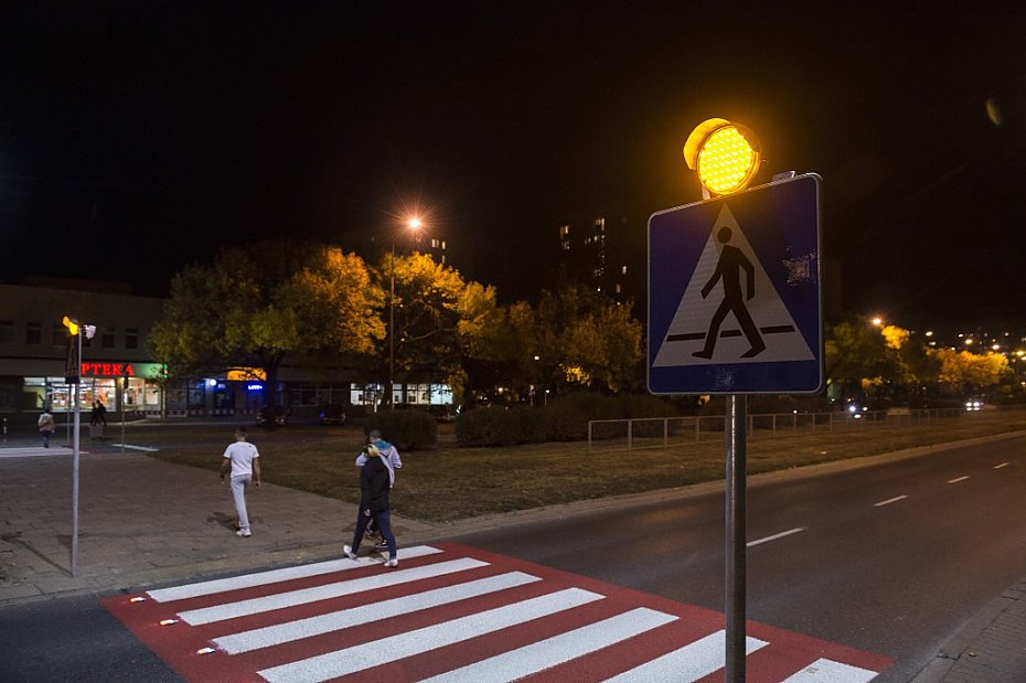 alt='Aktywne &quot;zebry&quot; i dowietlenia. Biaoka stawia na bezpieczestwo pieszych'