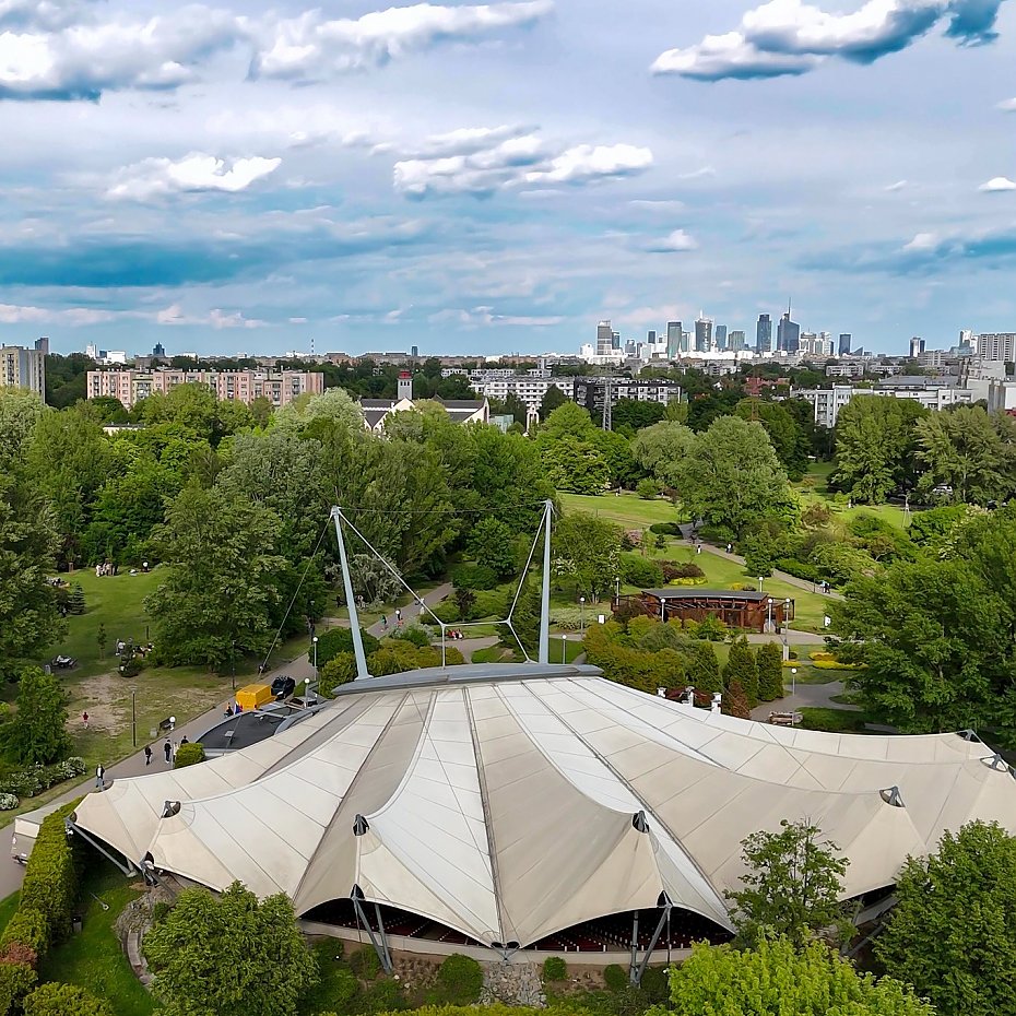 alt='Czy park Grczewska potrzebuje ochrony przed wiatrem? Mieszkacy zagosowali'