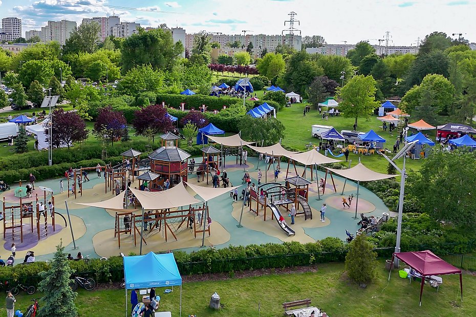 Czy park Grczewska potrzebuje ochrony przed wiatrem? Mieszkacy zagosowali