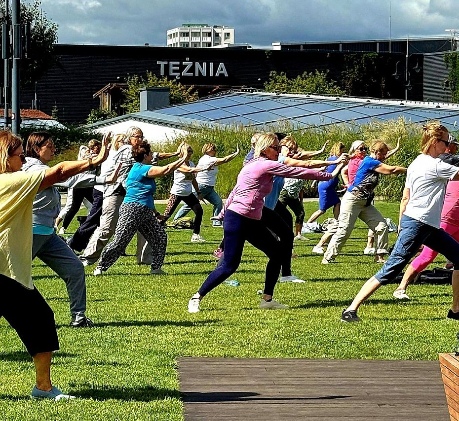 alt='Galeria Pnocna zaprasza na darmowe zajcia Tai Chi dla seniorw'