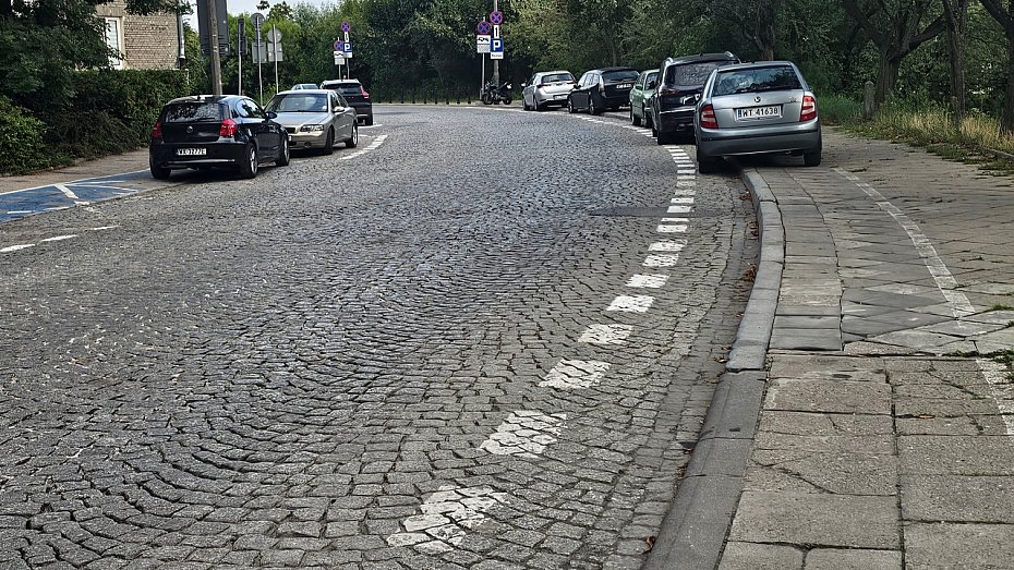 alt='Ulica Krajewskiego w fatalnym stanie. Brakuje te zieleni'