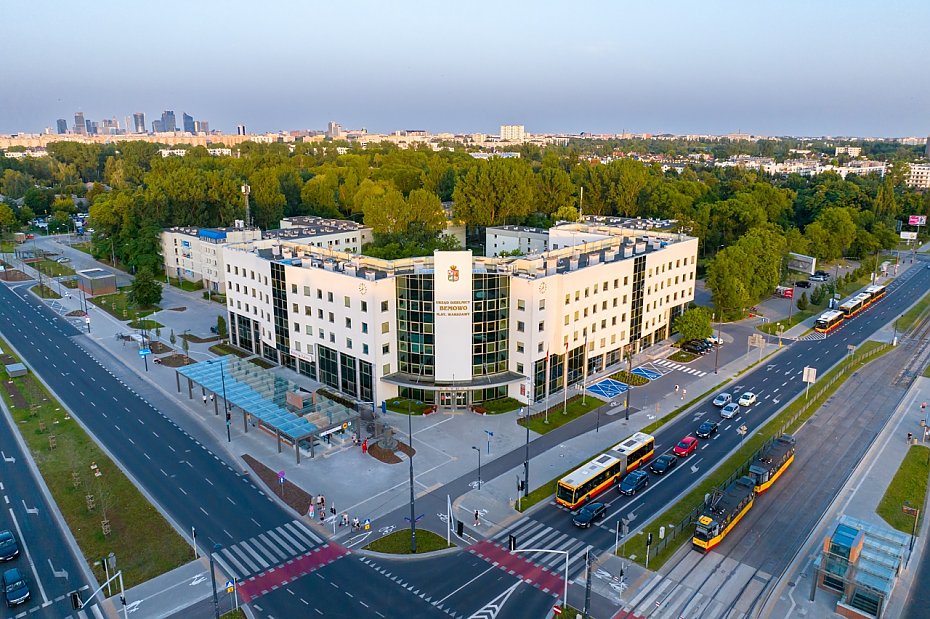 alt='Parking pod ratuszem na Bemowie znw bdzie patny'