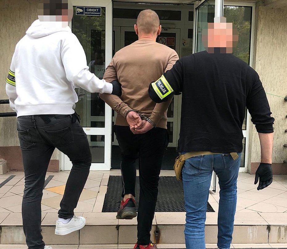 alt='Agresywny 39-latek zatrzymany na oliborzu. Grozi kobiecie i wszcz awantur w metrze'