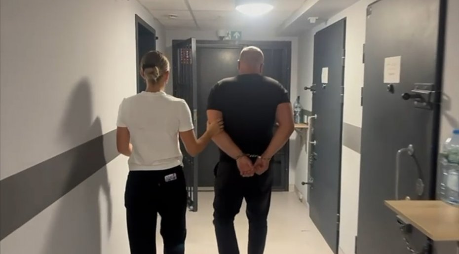 Podszywa si pod administratora i wyudza pienidze
