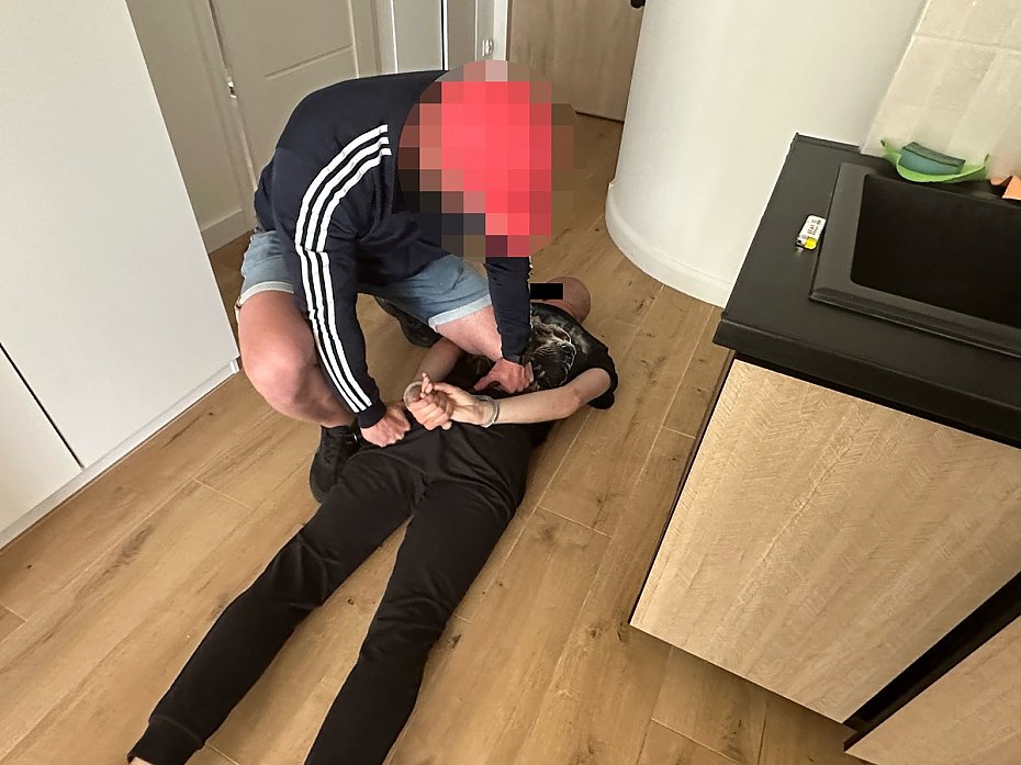 Banda oszustw zatrzymana. Bro i narkotyki w rkach policji