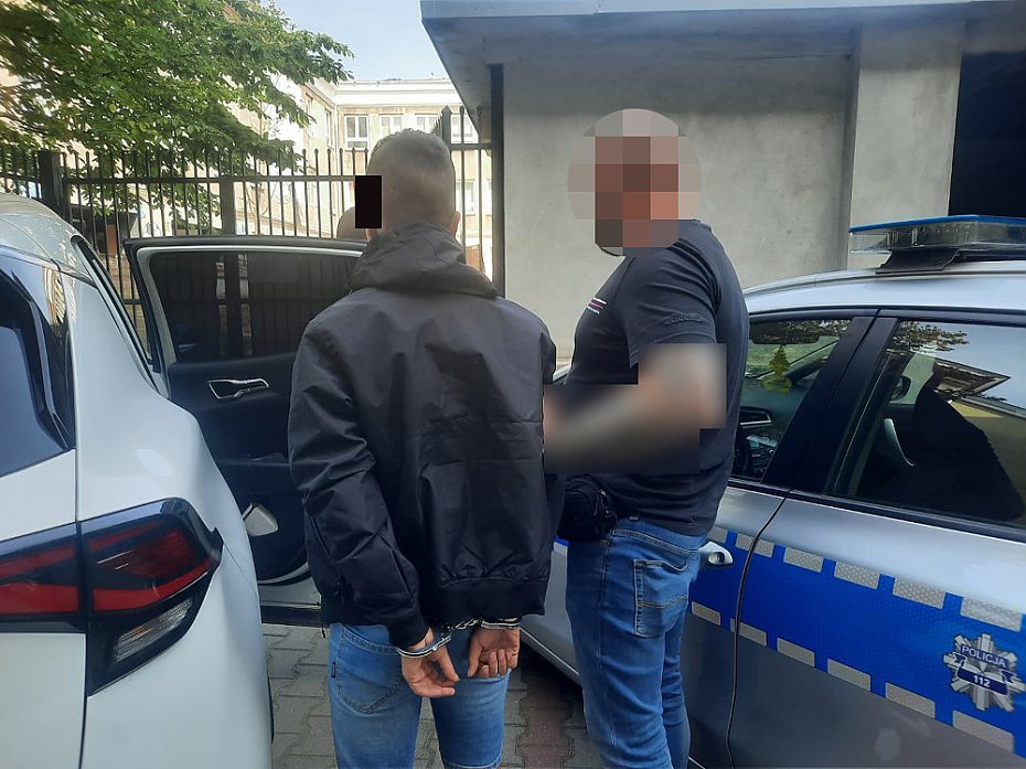 alt='Zodziej perfum zatrzymany na Woli. 24 zarzuty i areszt'