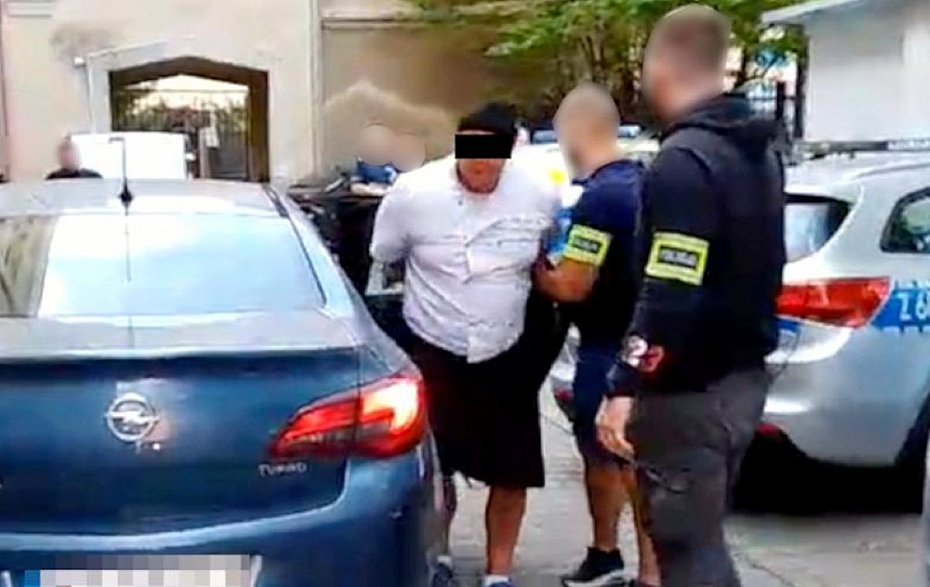 alt='Poszukiwany dwoma listami goczymi zatrzymany przez policj'