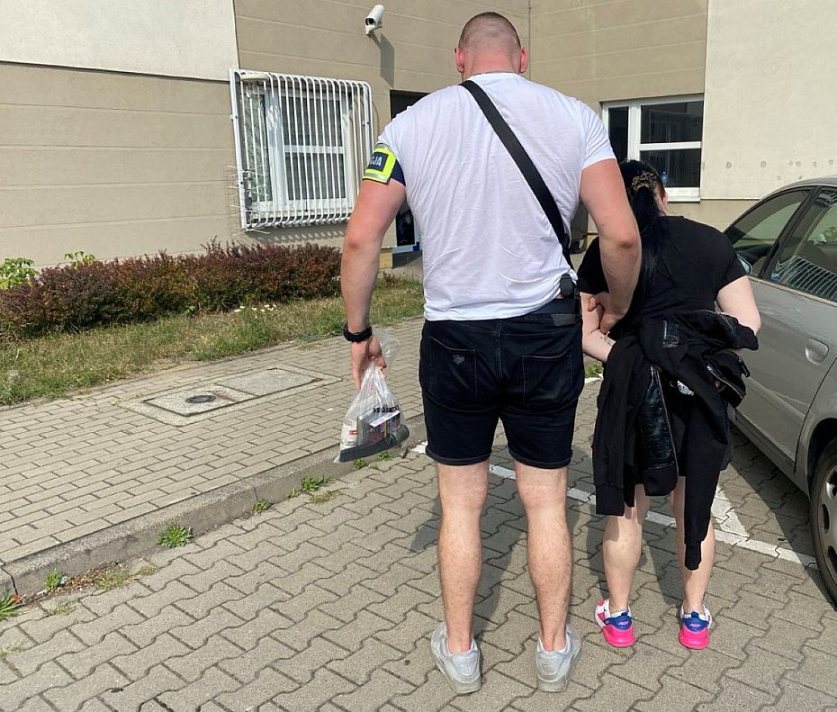 alt='Magazyn heroiny miaa w mieszkaniu'