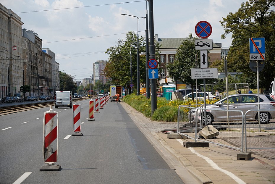 Budowa drogi rowerowej w alei Solidarnoci. Zwenia ulic i tydzie bez tramwajw