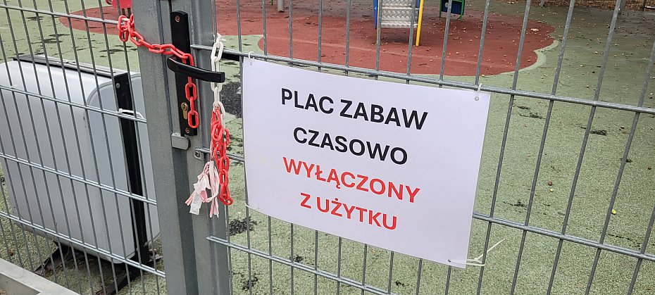 alt='Plac zabaw przy Gbockiej zamknity na cztery spusty'