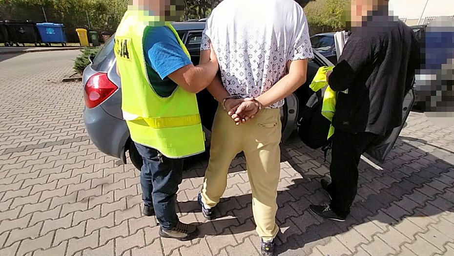 alt='Policjanci zatrzymali agresora z autobusu'