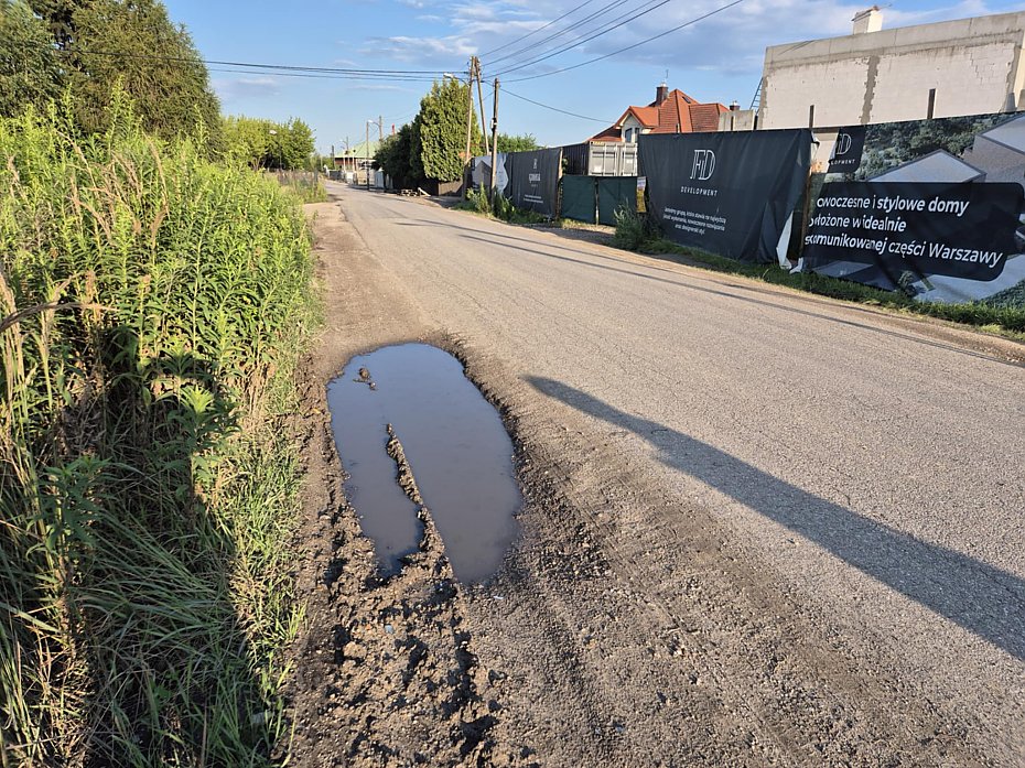 alt='Ton w bocie. Domagaj si normalnej ulicy z chodnikami'