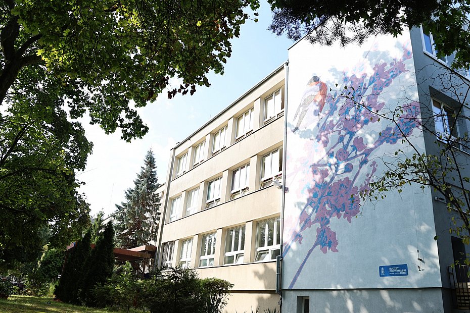 alt='oliborska szkoa stawia na jzyki, kreatywno i sport'