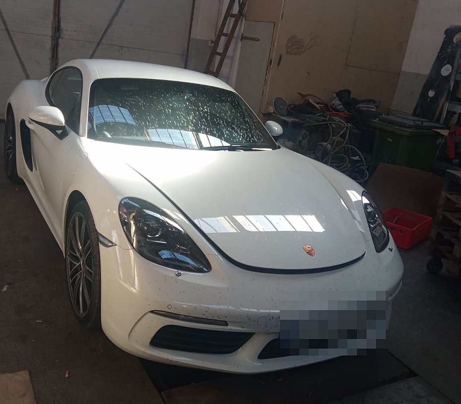 alt='Policyjna &quot;Kobra&quot; odzyskaa luksusowe auto'