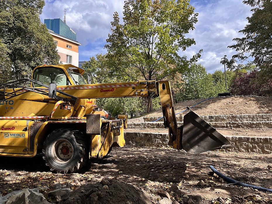 Tysice rolin zamiast betonu. Studenci SGGW odmienili podwrko