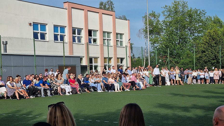 alt='Nowe boisko i skocznia przy szkole na Przygodnej'