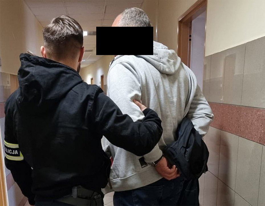 alt='Ukrywa si na strychu. Kryminalni odnaleli poszukiwanego'