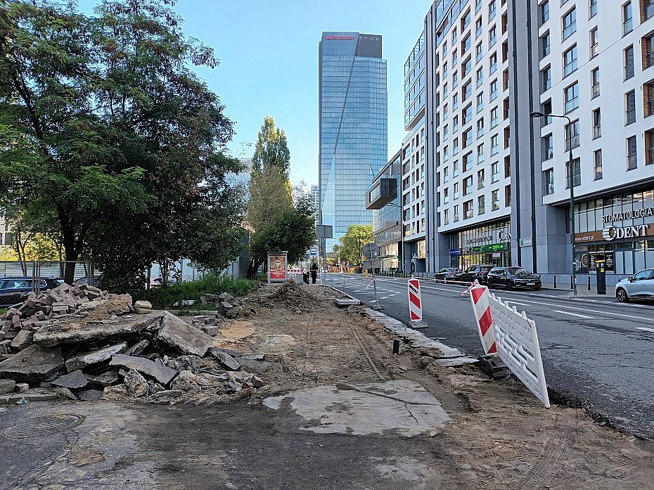 Trwa przebudowa Grzybowskiej. Bdzie wicej zieleni i miejsca dla pieszych