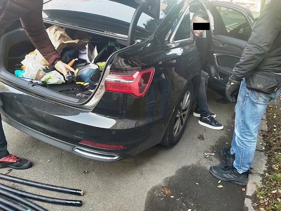 Policyjny nalot na Pradze: zatrzymano dilera, jego pomocnika i klientw