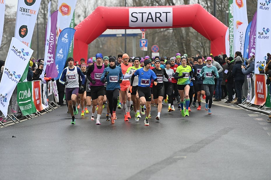 alt='Grupa CeMat partnerem Biegu Chomiczwki. Sport i biznes razem dla Bielan'