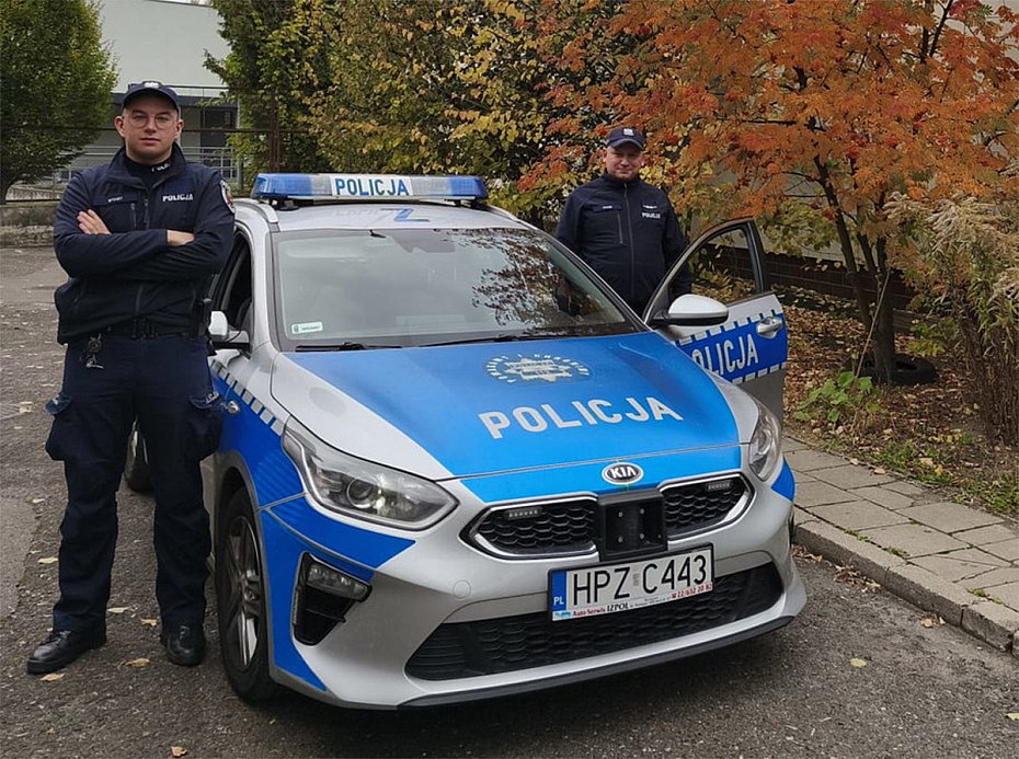 alt='Policjanci uwolnili mczyzn przygniecionego stalow szyn'