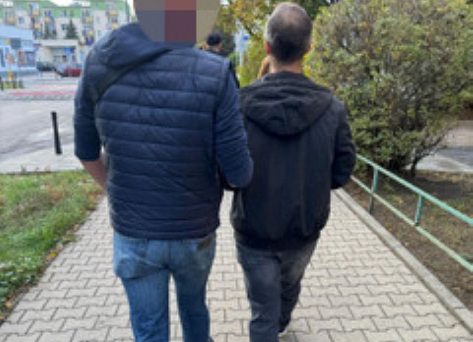 alt='Policjanci z Bielan zatrzymali 34-latka z narkotykami'