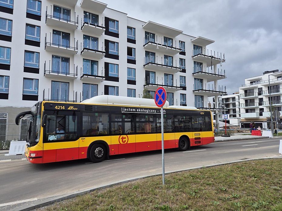 alt='Nowa szkoa potrzebuje lepszej komunikacji. Czy 249 pojedzie czciej?'