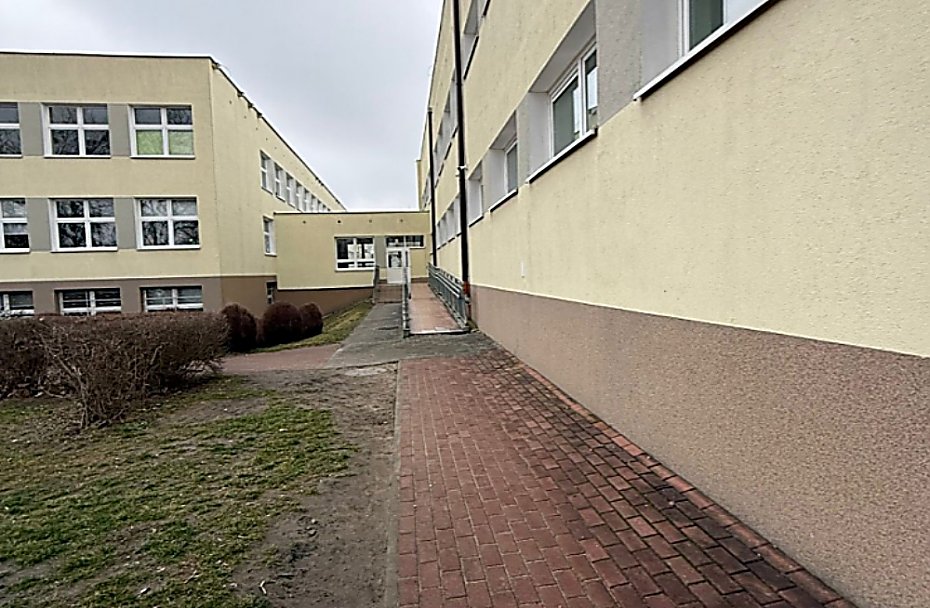 alt='Szkoła przy Czumy już nie utonie. Rusza budowa systemu odwodnienia'