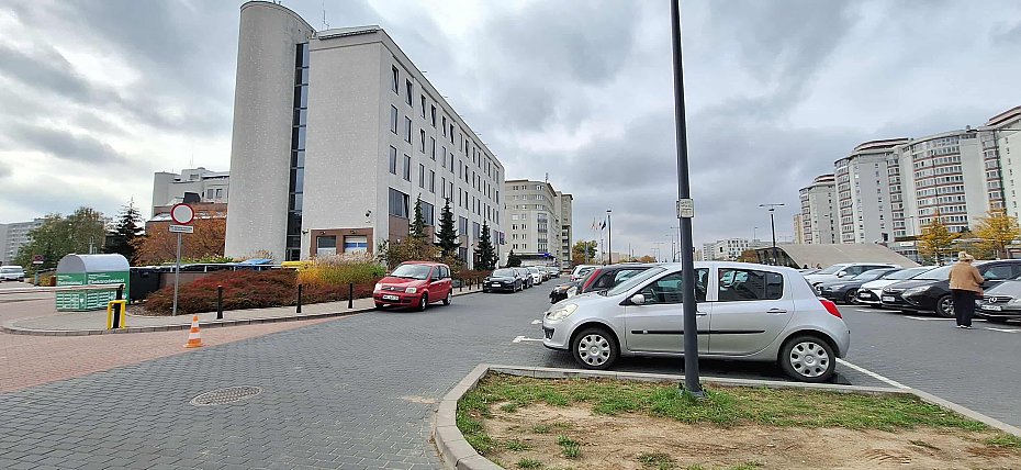 Parking przy ratuszu nie dla mieszkacw. Urzdnicy maj pierwszestwo