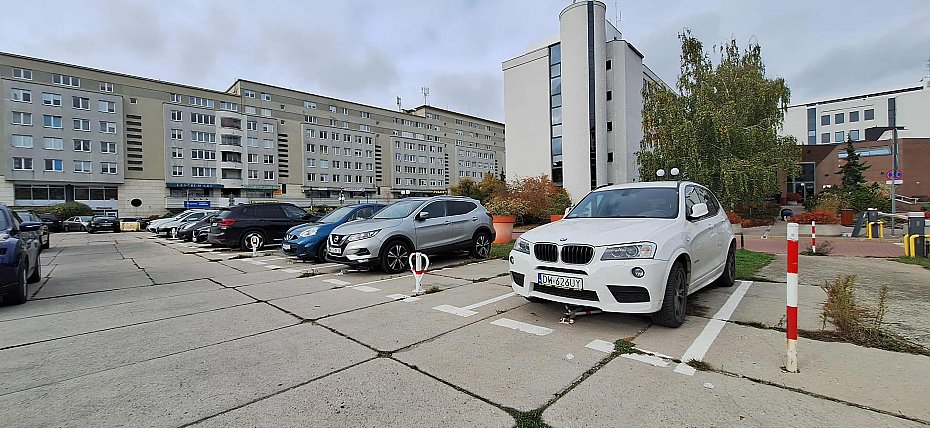 Parking przy ratuszu nie dla mieszkacw. Urzdnicy maj pierwszestwo
