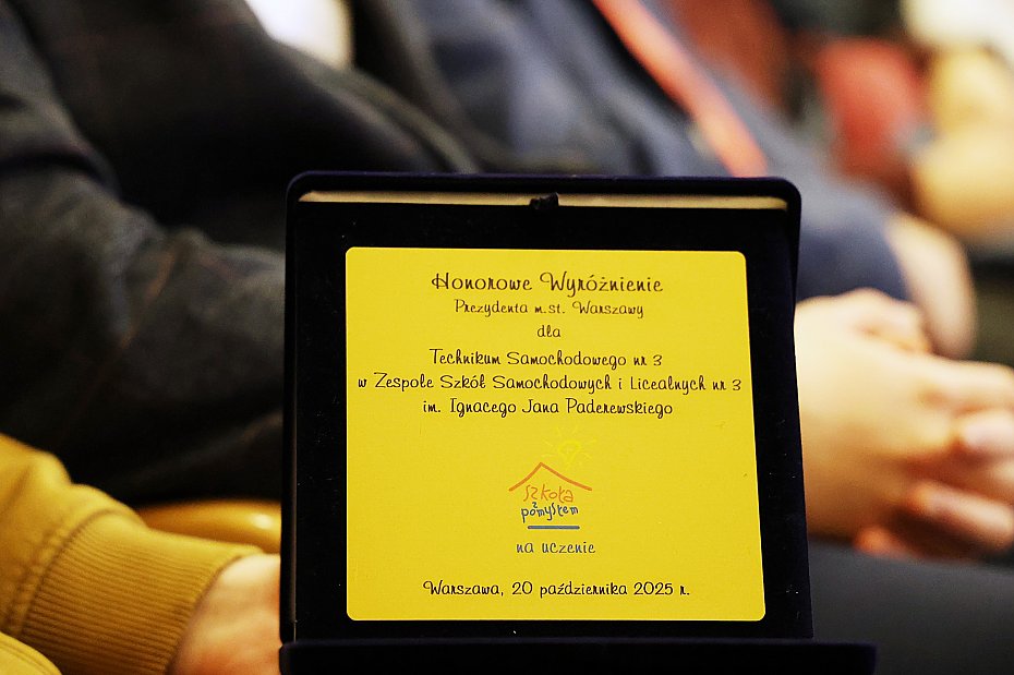 Technikum z oliborza uczy przyszych ekspertw elektromobilnoci