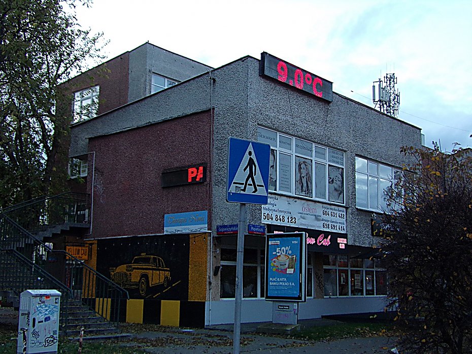 alt='Drażniące wyświetlacze na Żoliborzu. Radna prosi, żeby je wyłączyć'